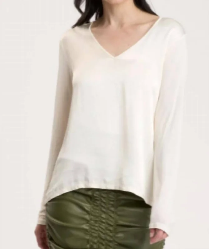 The Latest Trends Trendy Online Boutiques Kalvin Top In Toasted Almond