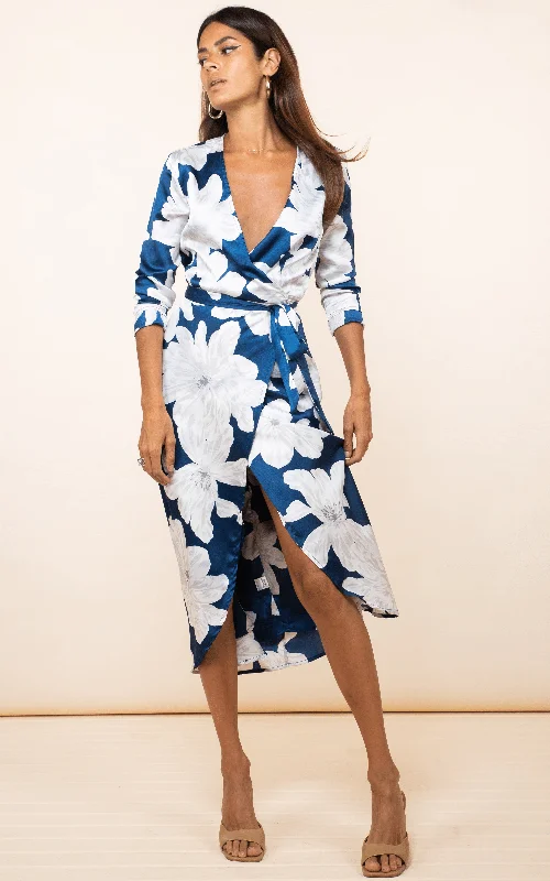 Trend Setting Wardrobe Yondal Dress In Navy Bloom