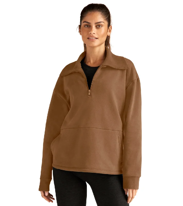 High-End Women's Apparel Beyond Yoga Trek Pullover Toffee